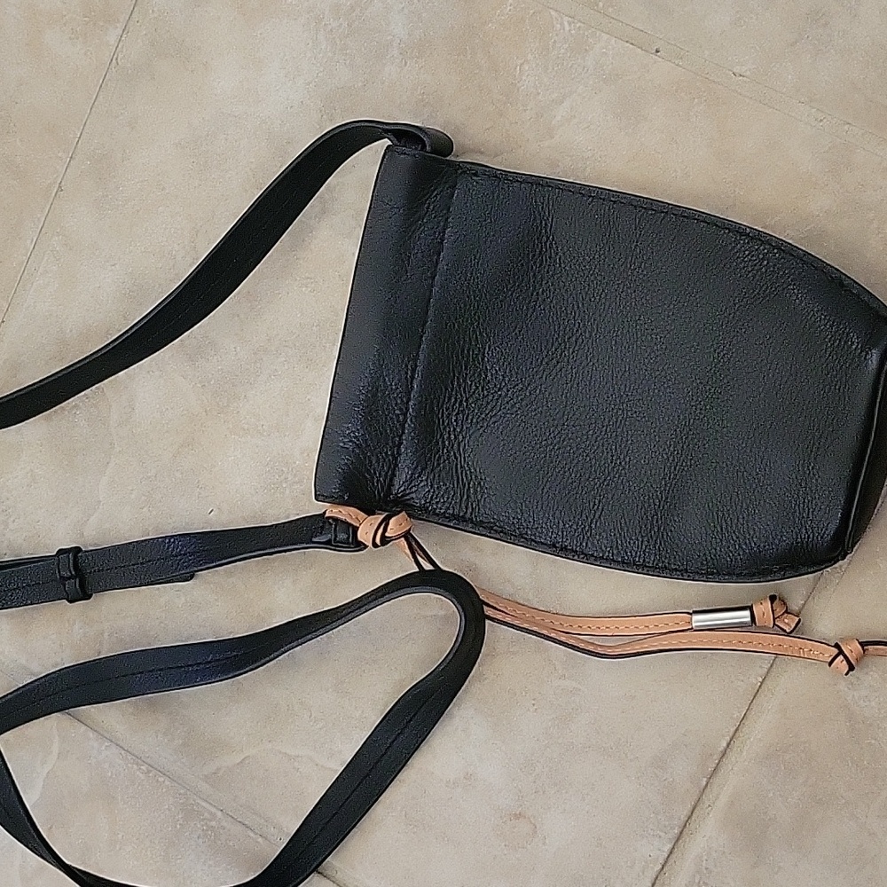 MWOT LUCKY BRAND LEATHER CELLPHONE BAG